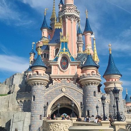 Disney Luxury Studio Serris Exterior photo